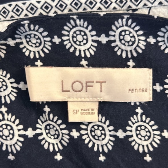 LOFT Ann Taylor Boho Blue & White Floral Flowy 3/4 Bell Sleeve Top Size Small - Picture 6 of 7
